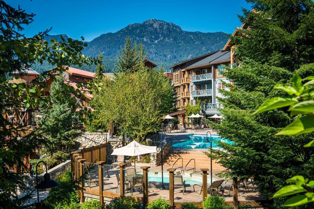 Lodging Ovations Hotel Whistler Exterior photo