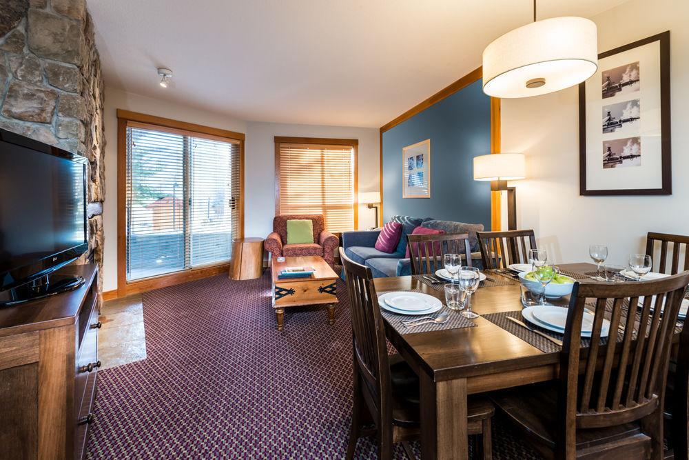 Lodging Ovations Hotel Whistler Exterior photo