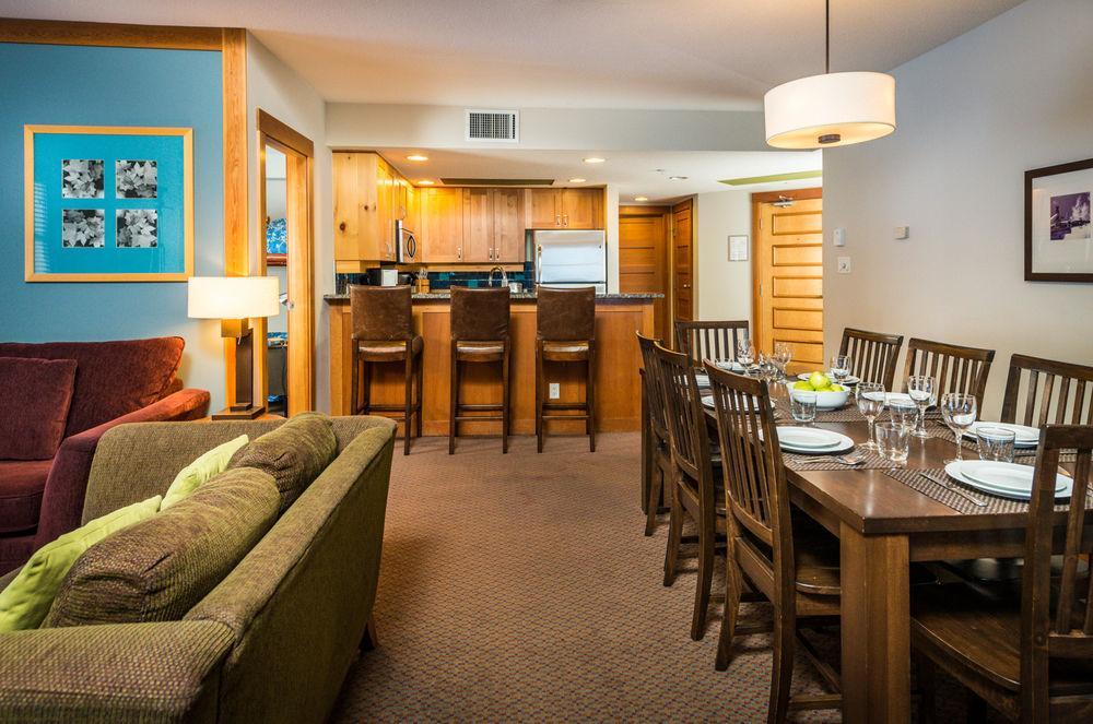 Lodging Ovations Hotel Whistler Exterior photo